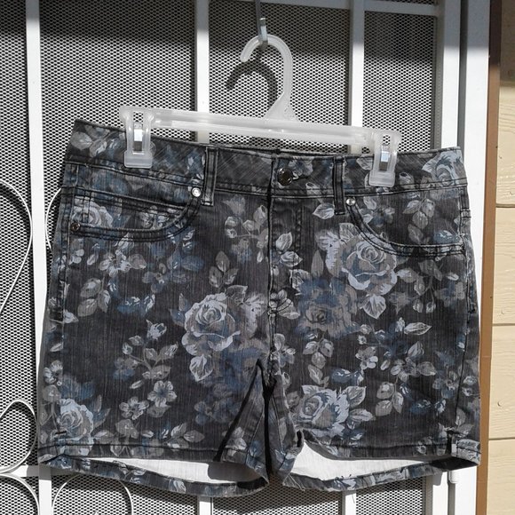 10 PC Denim Shorts* BUNDLE with Free Shipping - Picture 2 of 12